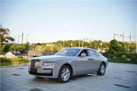勞斯萊斯古思特風暴灰/熱情紅現車
