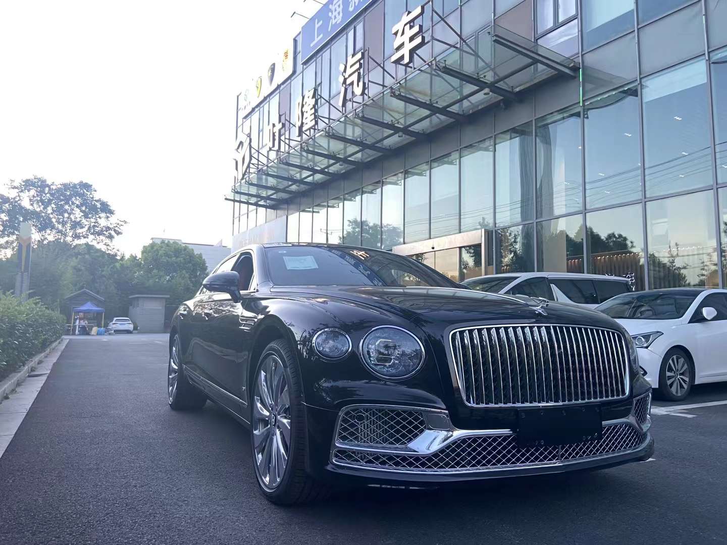 賓利飛馳V8黑紅 葉隆展廳現車 新車鑒賞